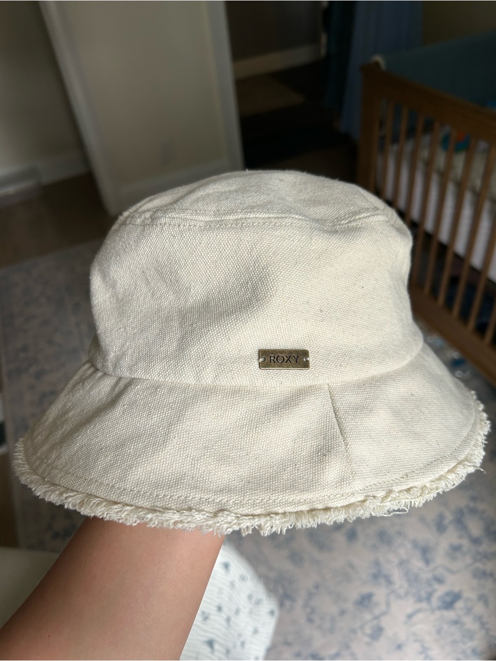 Roxy bucket hat